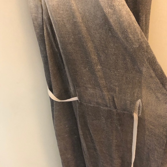 Sarah pacini linen wrap top.  One size - Picture 9 of 13
